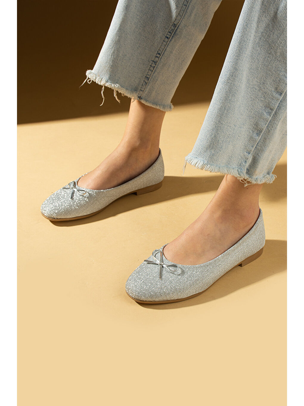 Gri Simli Fiyonk Detaylı Rahat Taban Comfort Kadın Babet 57-47-25Sim