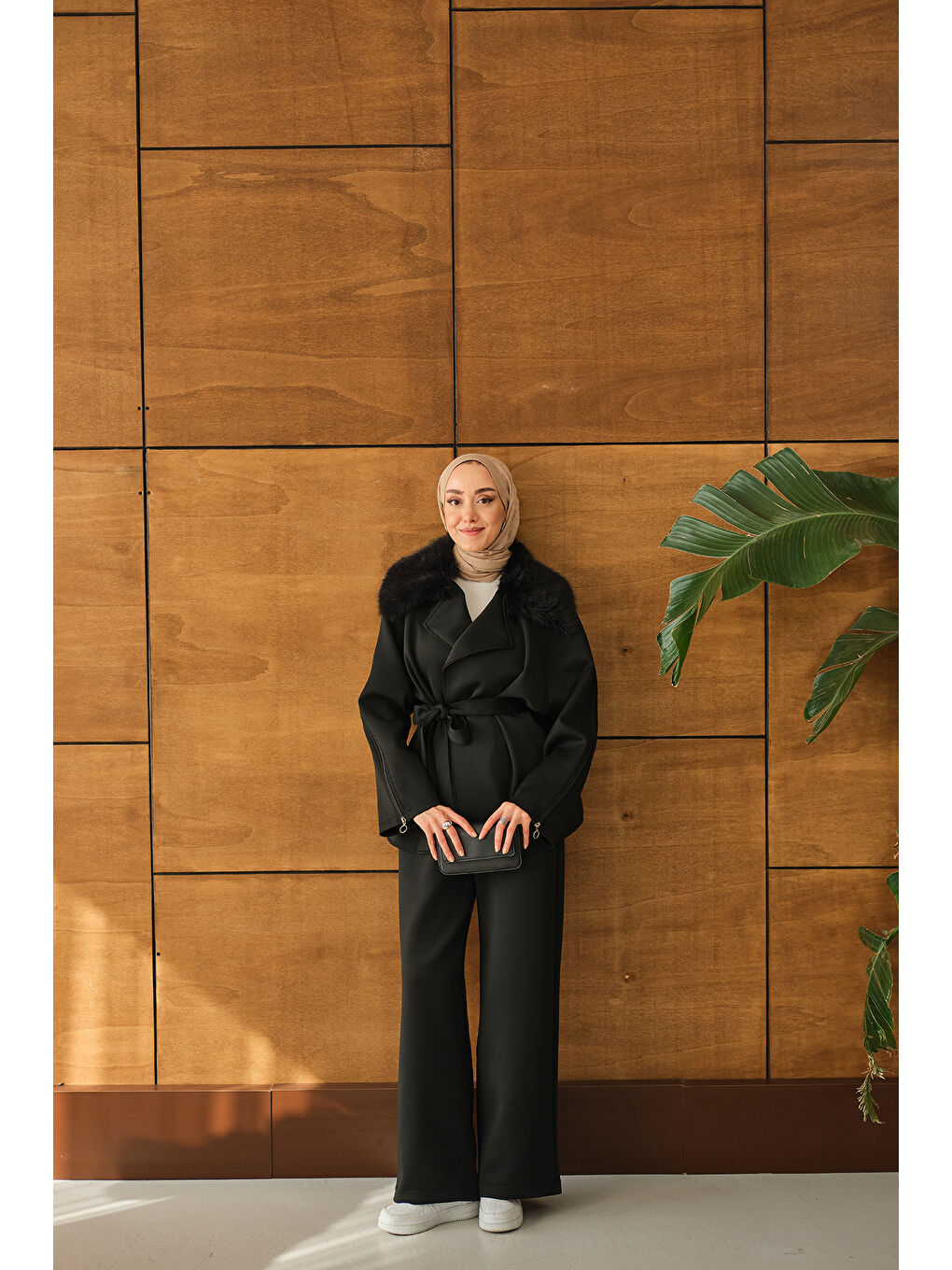 Kadın Yakası Kürk Kolları fermuarlı Takım Siyah-3