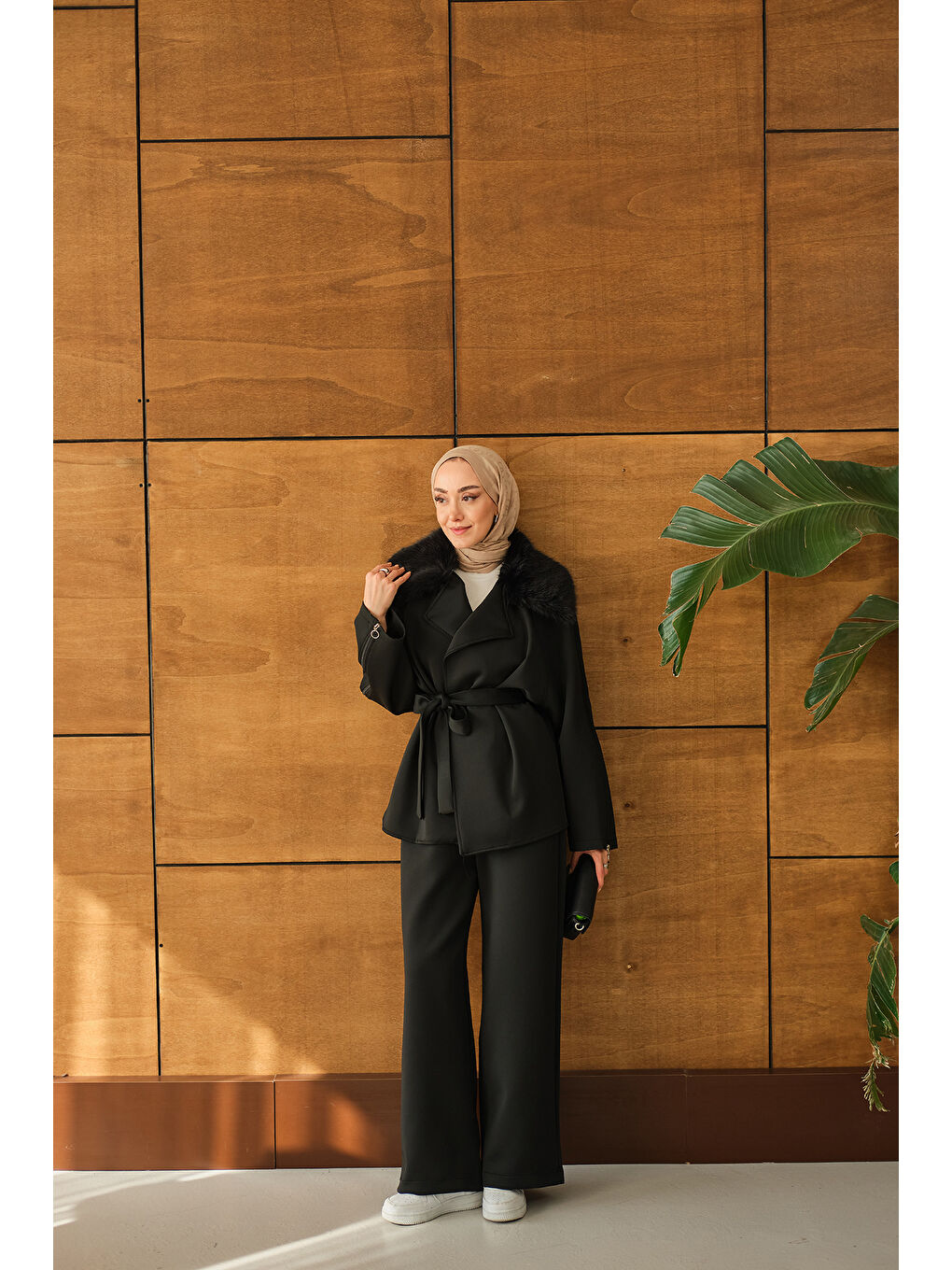 Kadın Yakası Kürk Kolları fermuarlı Takım Siyah-4