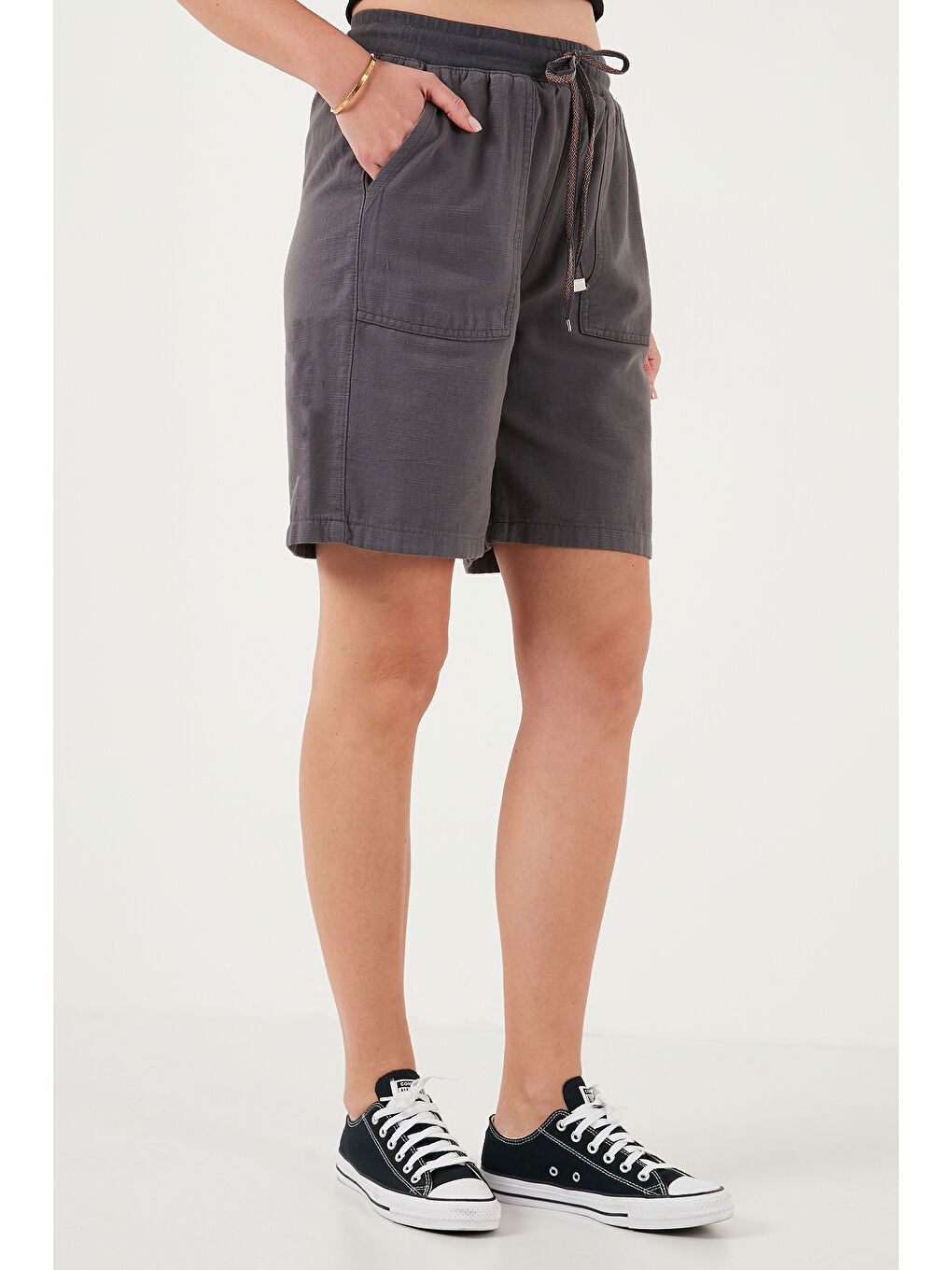Antrasit Pamuklu Relaxed Fit Yüksek Bel Cepli Kadın Mini Şort 668YP5384-2