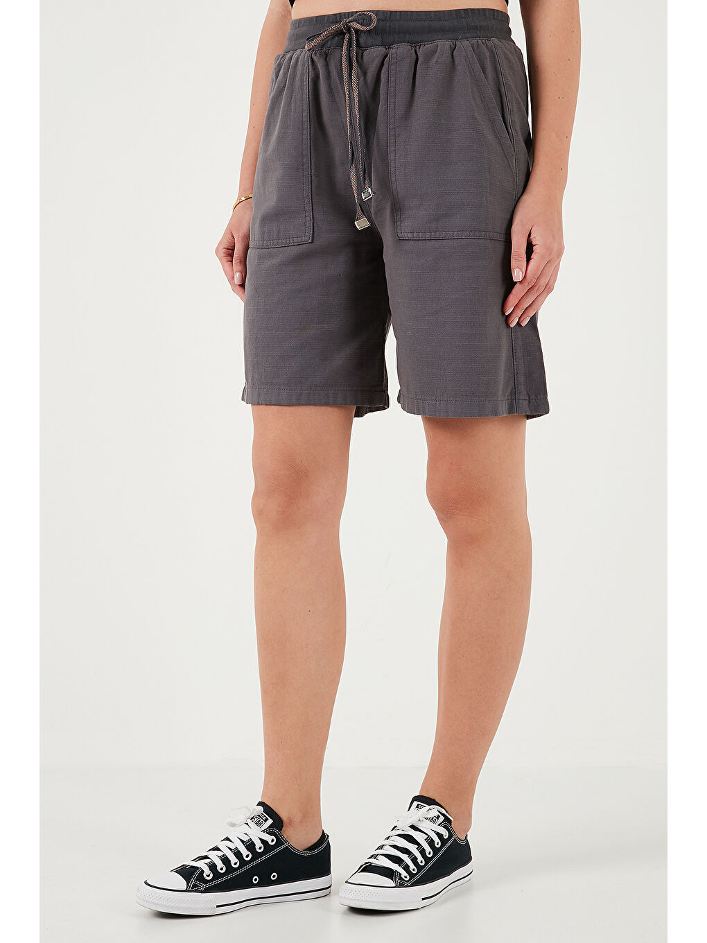 Antrasit Pamuklu Relaxed Fit Yüksek Bel Cepli Kadın Mini Şort 668YP5384-3