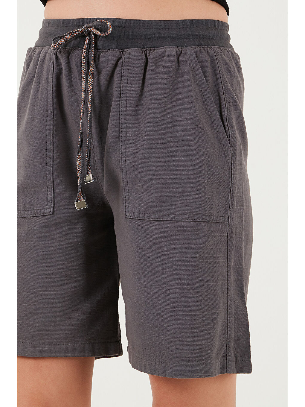 Antrasit Pamuklu Relaxed Fit Yüksek Bel Cepli Kadın Mini Şort 668YP5384-4