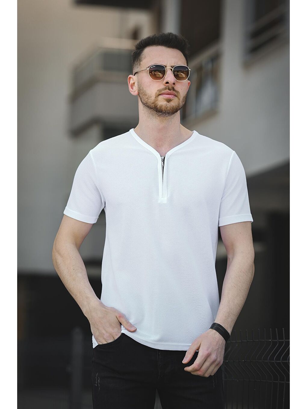 Beyaz Ivy Otoban Kumaş Fermuarlı V Yaka Erkek Tişört-1