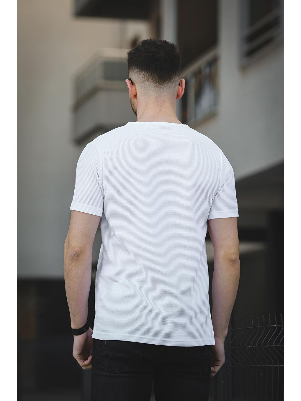 Beyaz Ivy Otoban Kumaş Fermuarlı V Yaka Erkek Tişört-3
