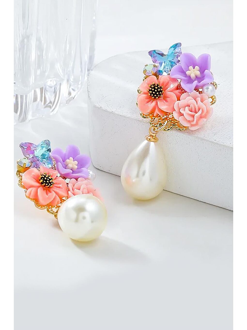 Pembe Zarif Mineli Çiçekli İnci Sallantılı Küpe-1