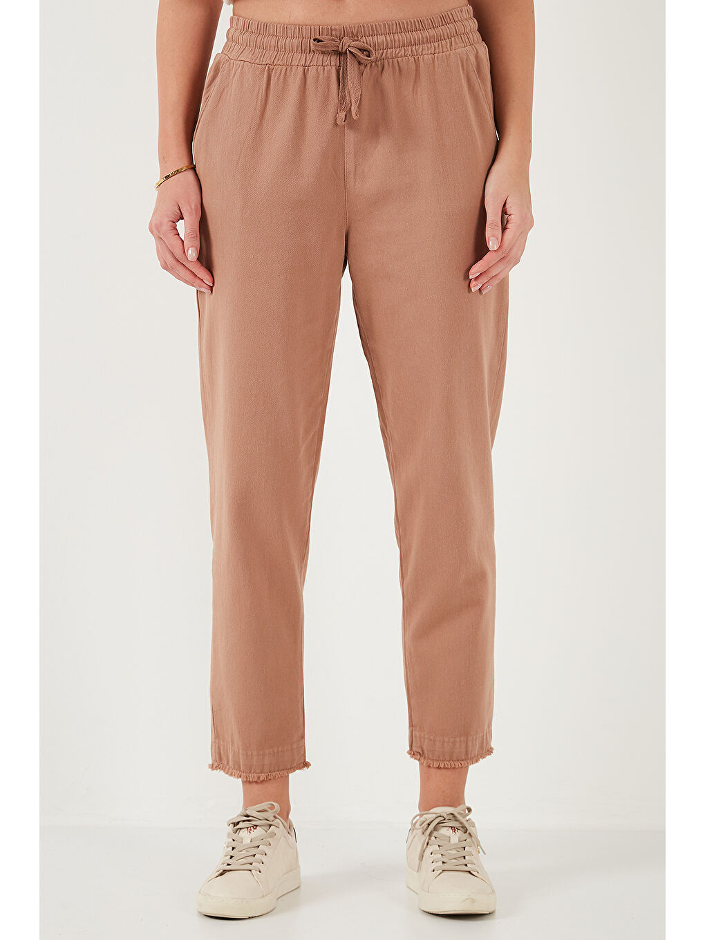 Sarı Pamuklu Normal Bel Regular Fit Düz Paça Kadın Pantolon 668Yp42282S4-1