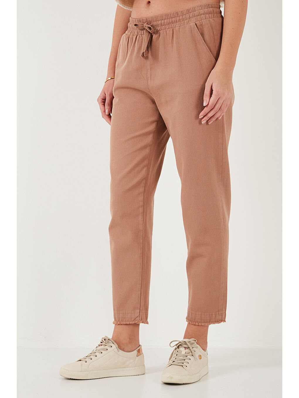 Sarı Pamuklu Normal Bel Regular Fit Düz Paça Kadın Pantolon 668Yp42282S4-2