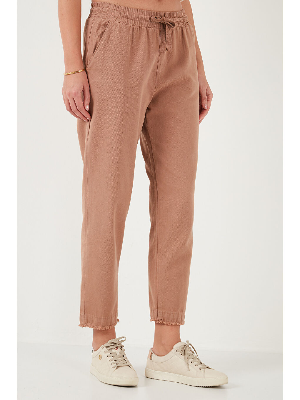 Sarı Pamuklu Normal Bel Regular Fit Düz Paça Kadın Pantolon 668Yp42282S4-3