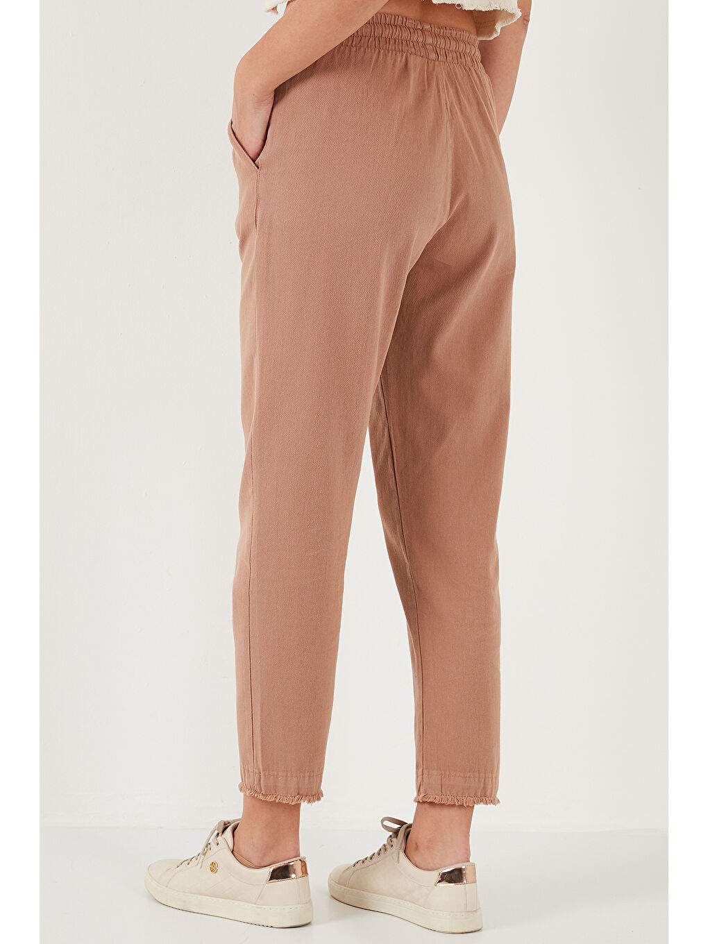 Sarı Pamuklu Normal Bel Regular Fit Düz Paça Kadın Pantolon 668Yp42282S4-5