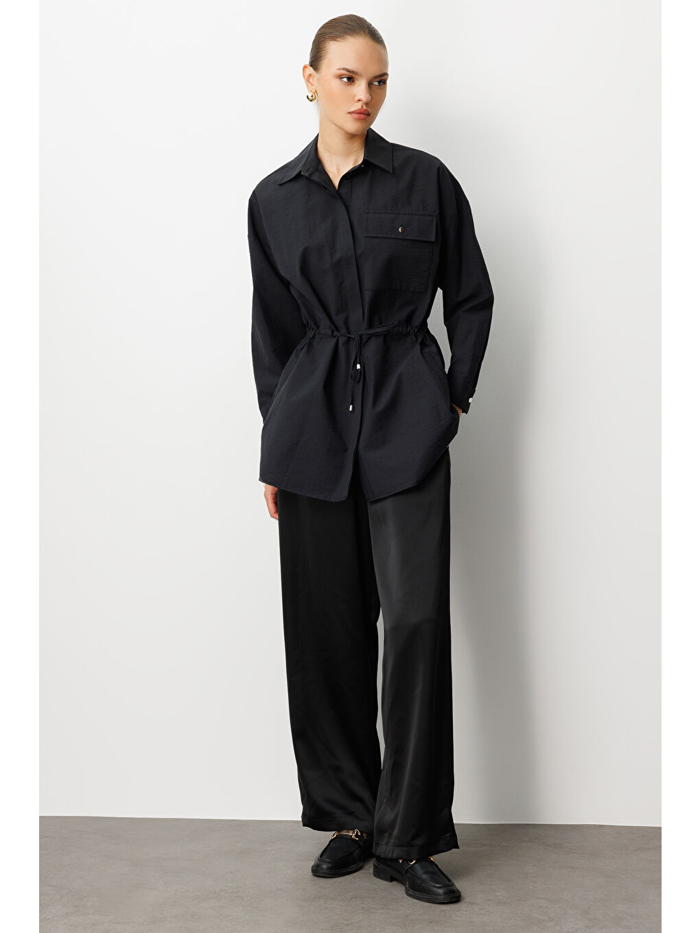 Beli İp Büzgülü Siyah Paraşüt Trençkot Tunik