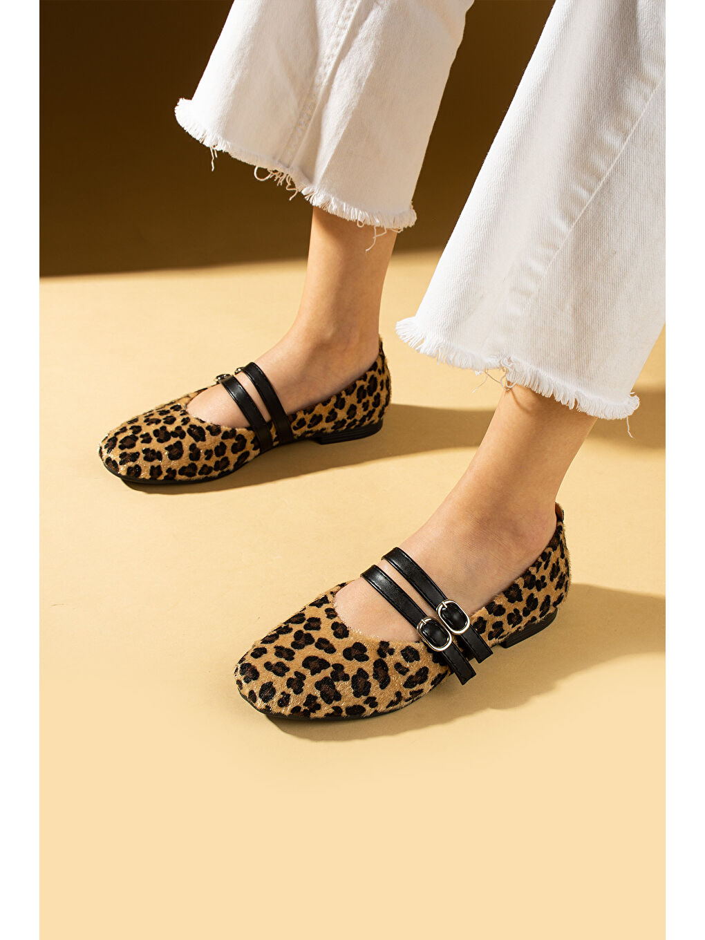 Kahverengi Leopar Desenli Çift Tokalı Rahat Taban Kadın Babet 57-48-25Leopar