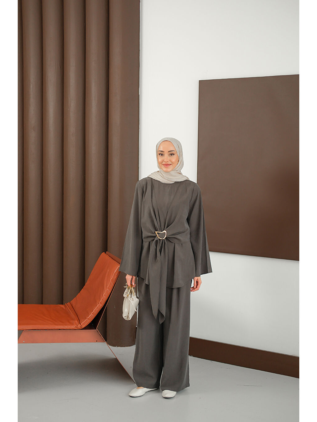 Kadın Gold Kemer Detay Takım Gri-1