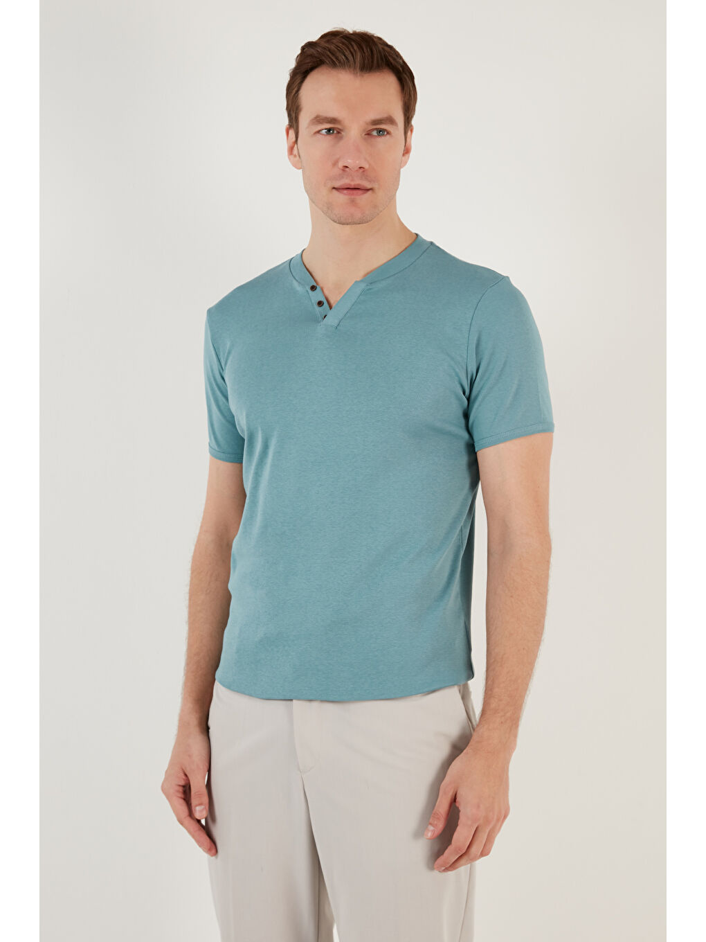 Yeşil Pamuklu Düğme Detaylı Slim Fit V Yaka 3'lü Paket %100 Pamuk Tişört 5902122S3-2