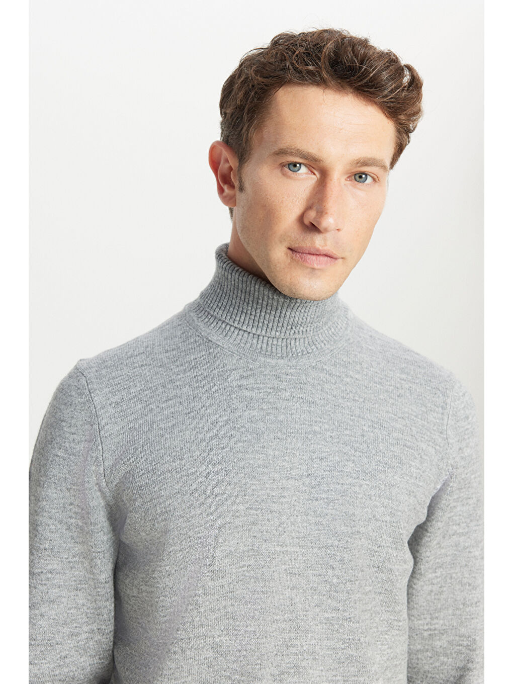 Erkek Açık Gri Standart Fit Normal Kesim Tam Balıkçı Yaka Triko Kazak-3