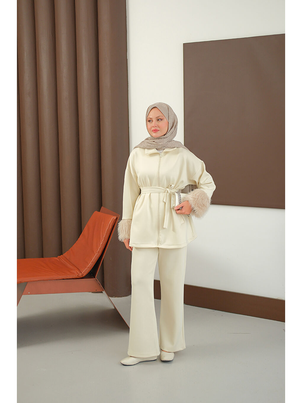 Ekru Kadın Kürk Detay Bel Bağlamalı Takım Krem-3