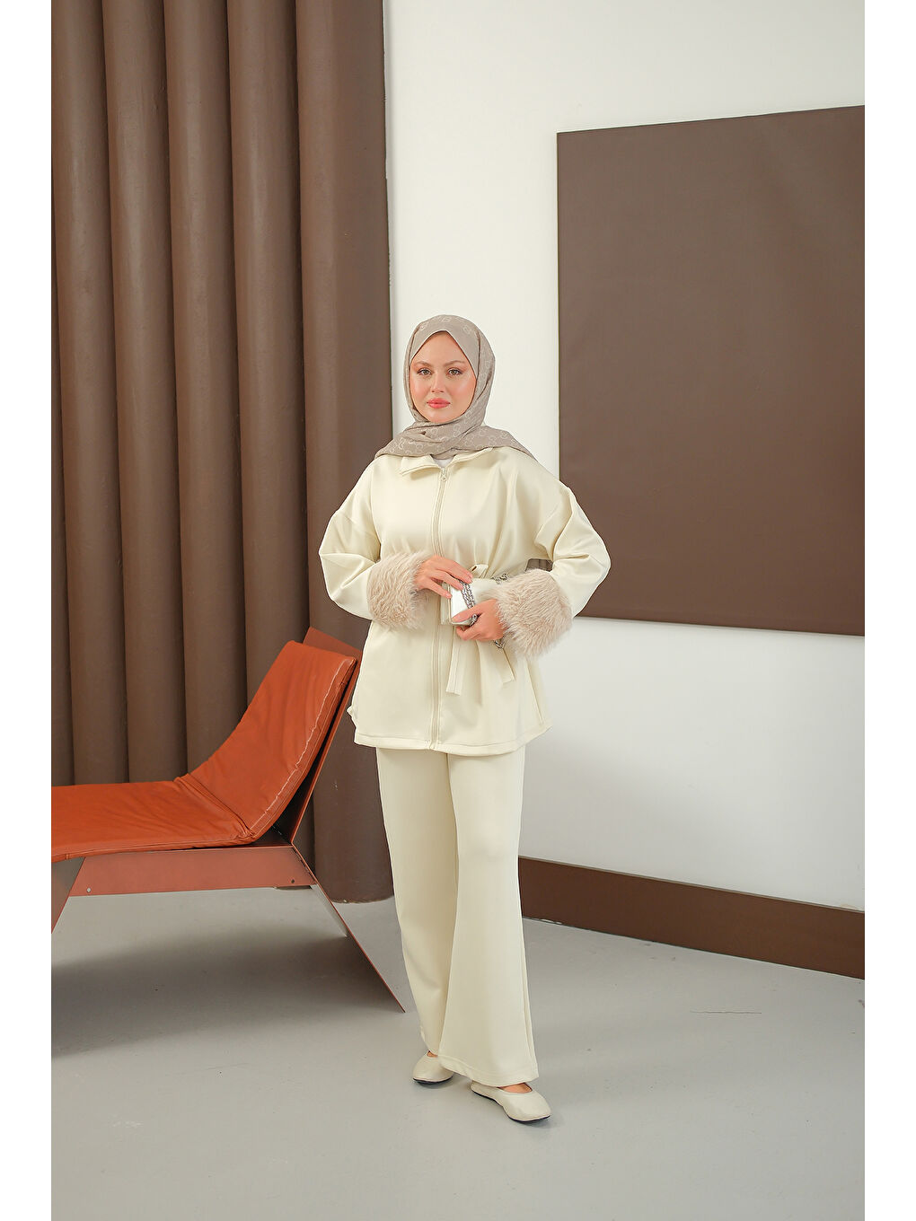 Ekru Kadın Kürk Detay Bel Bağlamalı Takım Krem-4