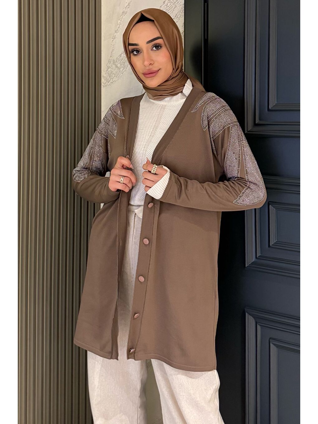 Bej Omuz Taşlı Tesettür Triko Hırka