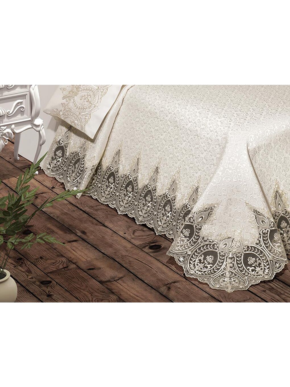 Ekru İlayda Fransız Güpürlü Brokar Pike Takımı Krem-1