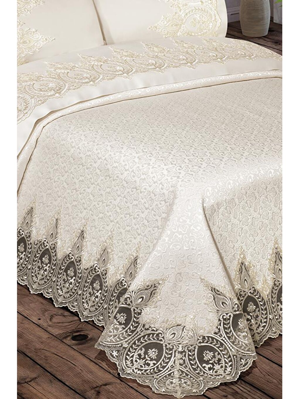 Ekru İlayda Fransız Güpürlü Brokar Pike Takımı Krem-5