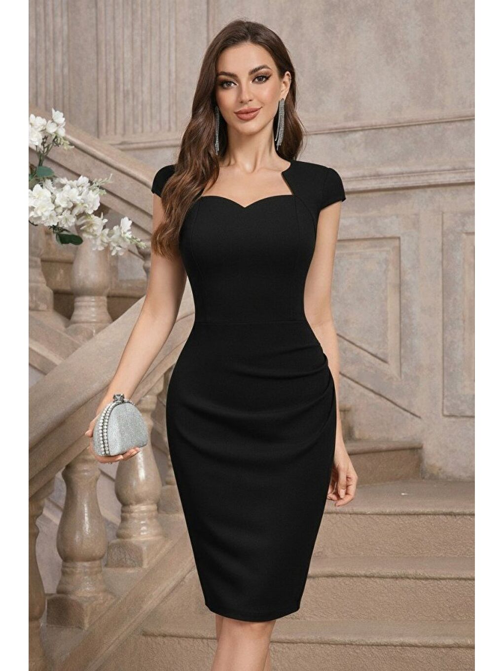 Siyah Kadın Kısa Kollu Yakası Asimetrik Kısa Ithal Krep Elbise