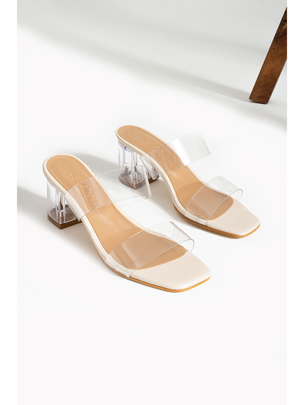 Bej Şeffaf Bant Ve Topuk Detay Topuklu Ayakkabı