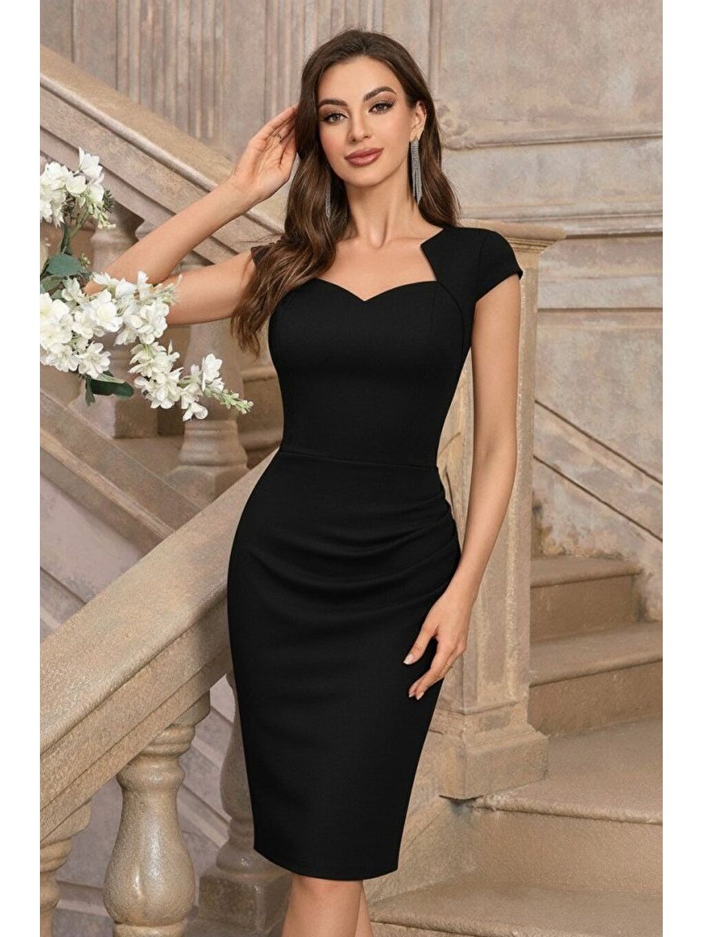 Siyah Kadın Kısa Kollu Yakası Asimetrik Kısa Ithal Krep Elbise-1