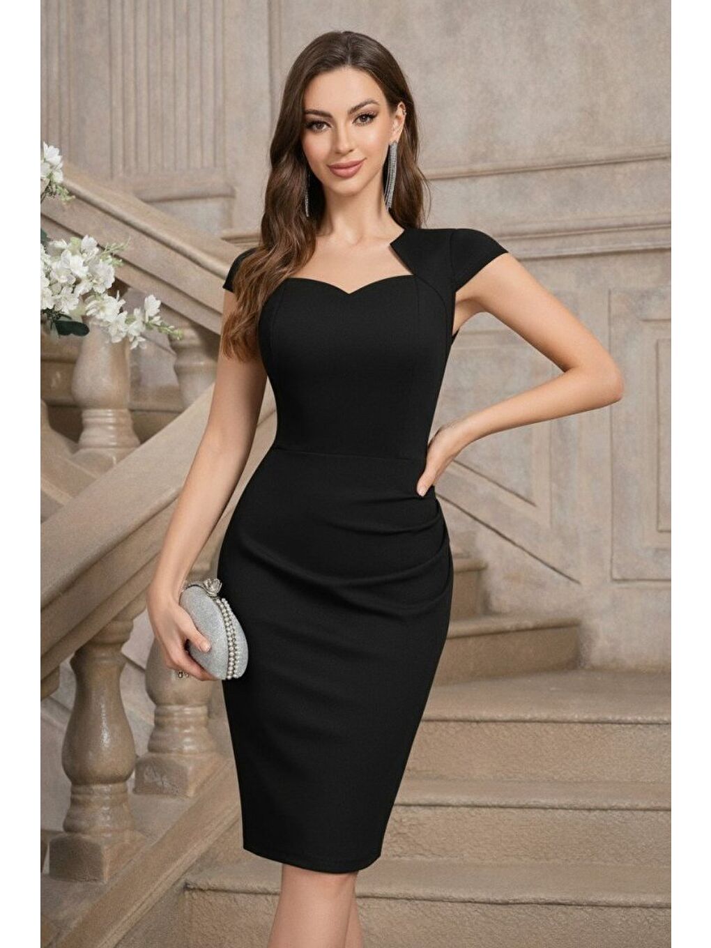 Siyah Kadın Kısa Kollu Yakası Asimetrik Kısa Ithal Krep Elbise-2