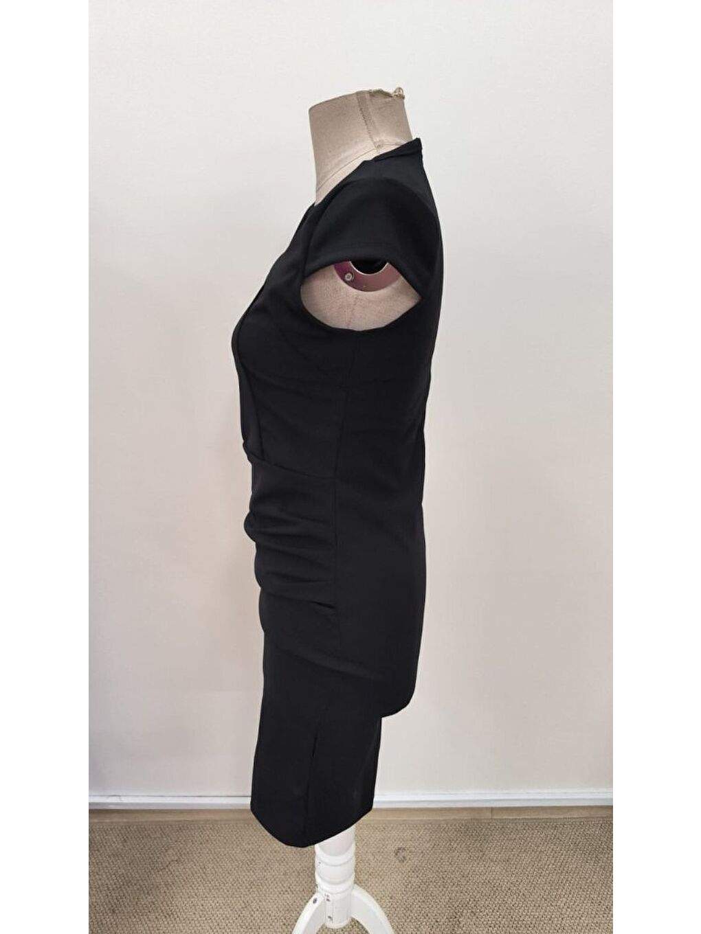 Siyah Kadın Kısa Kollu Yakası Asimetrik Kısa Ithal Krep Elbise-4