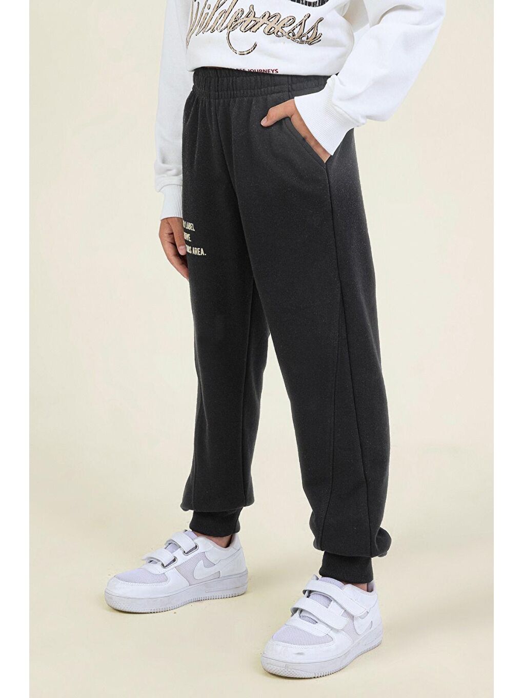 Erkek Çocuk Pamuklu Siyah Yazı Baskılı Paça Lastikli Eşofman Altı - Cepli