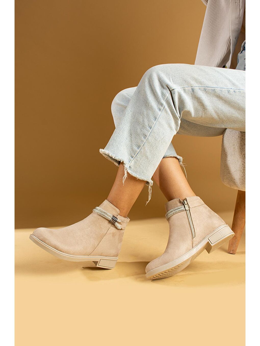 Ekru Taş Aksesuarlı Fermuarlı Sıcak Astar Kadın Bot&Bootie 57-0101-23Süet