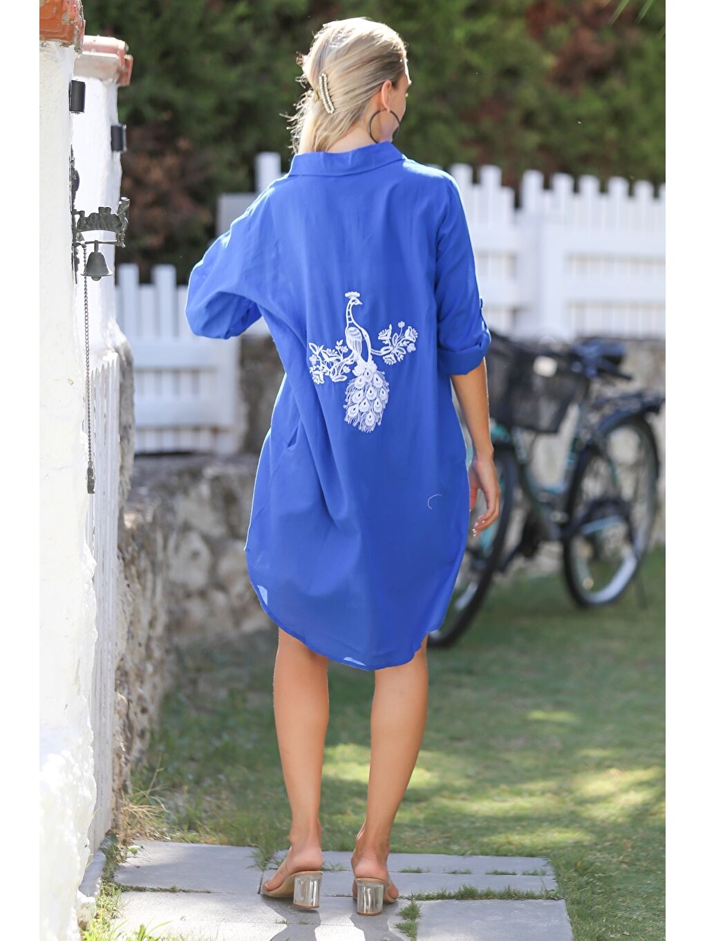 Gece Mavisi Gömlek Yaka Düğmeli Uzun Kollu Cepli Tavuskuşu Nakışlı Pamuklu Dokuma Casual Elbise-1