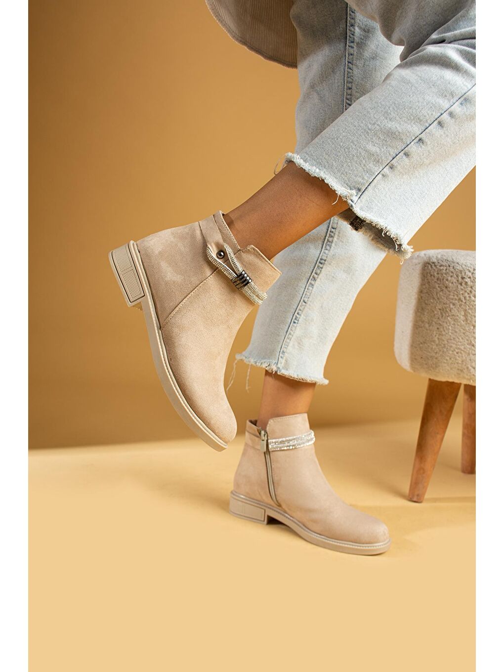 Ekru Taş Aksesuarlı Fermuarlı Sıcak Astar Kadın Bot&Bootie 57-0101-23Süet-1
