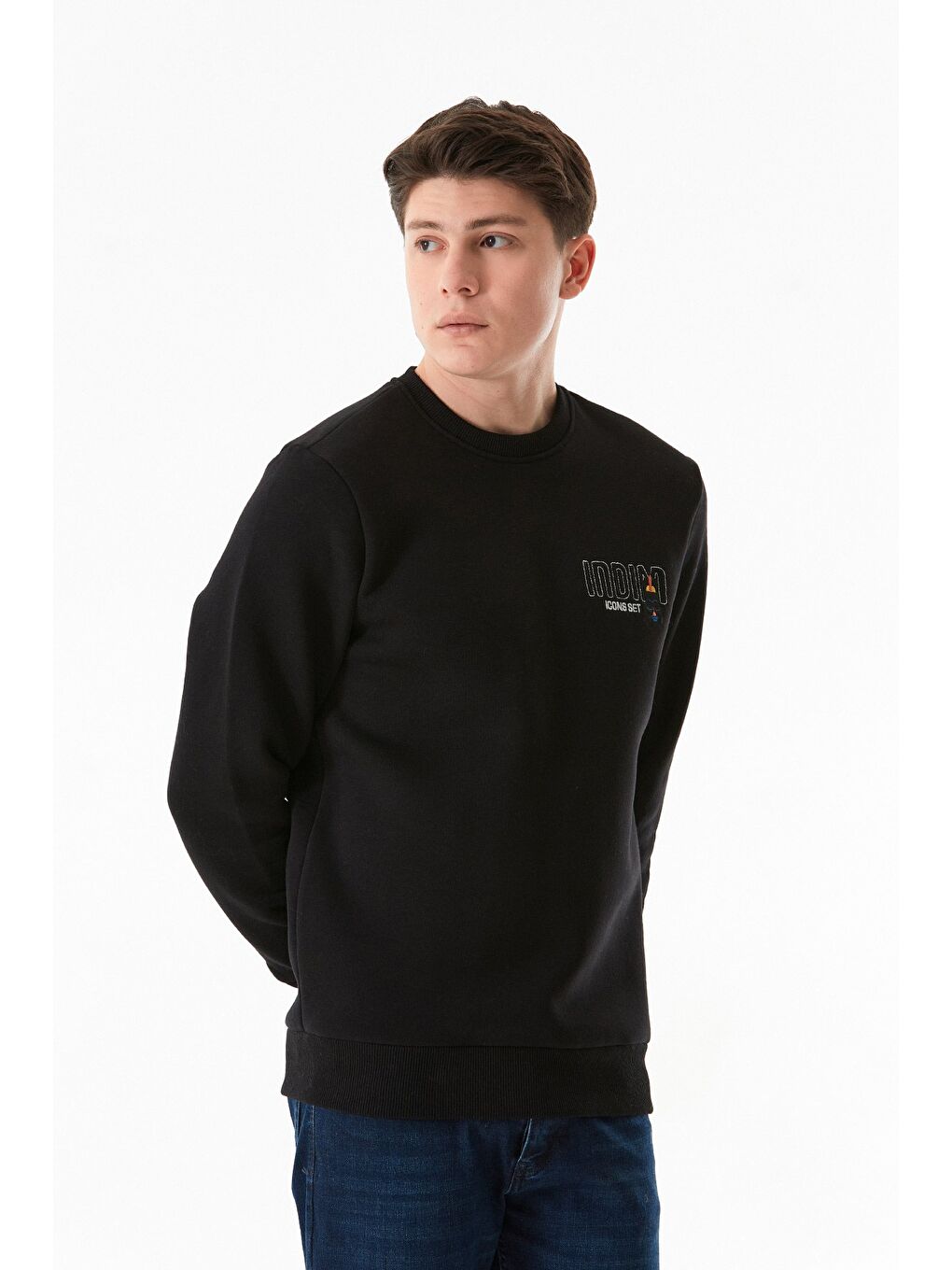 Siyah 3 İplik Yazı Nakışlı Bisiklet Yaka Sweatshirt