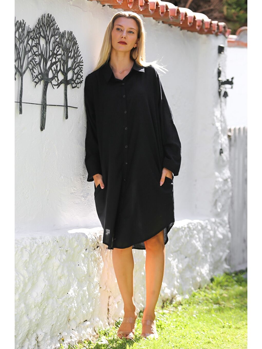 Siyah Gömlek Yaka Düğmeli Uzun Kollu Cepli Tavuskuşu Nakışlı Pamuklu Dokuma Casual Elbise-2