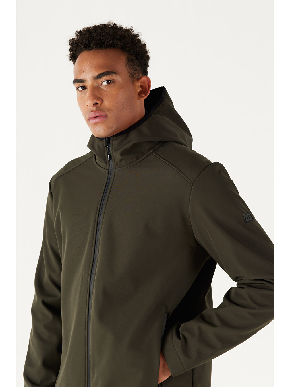 Erkek Yeşil Standart Fit Normal Kesim Dik Yaka Softshell Mont-3