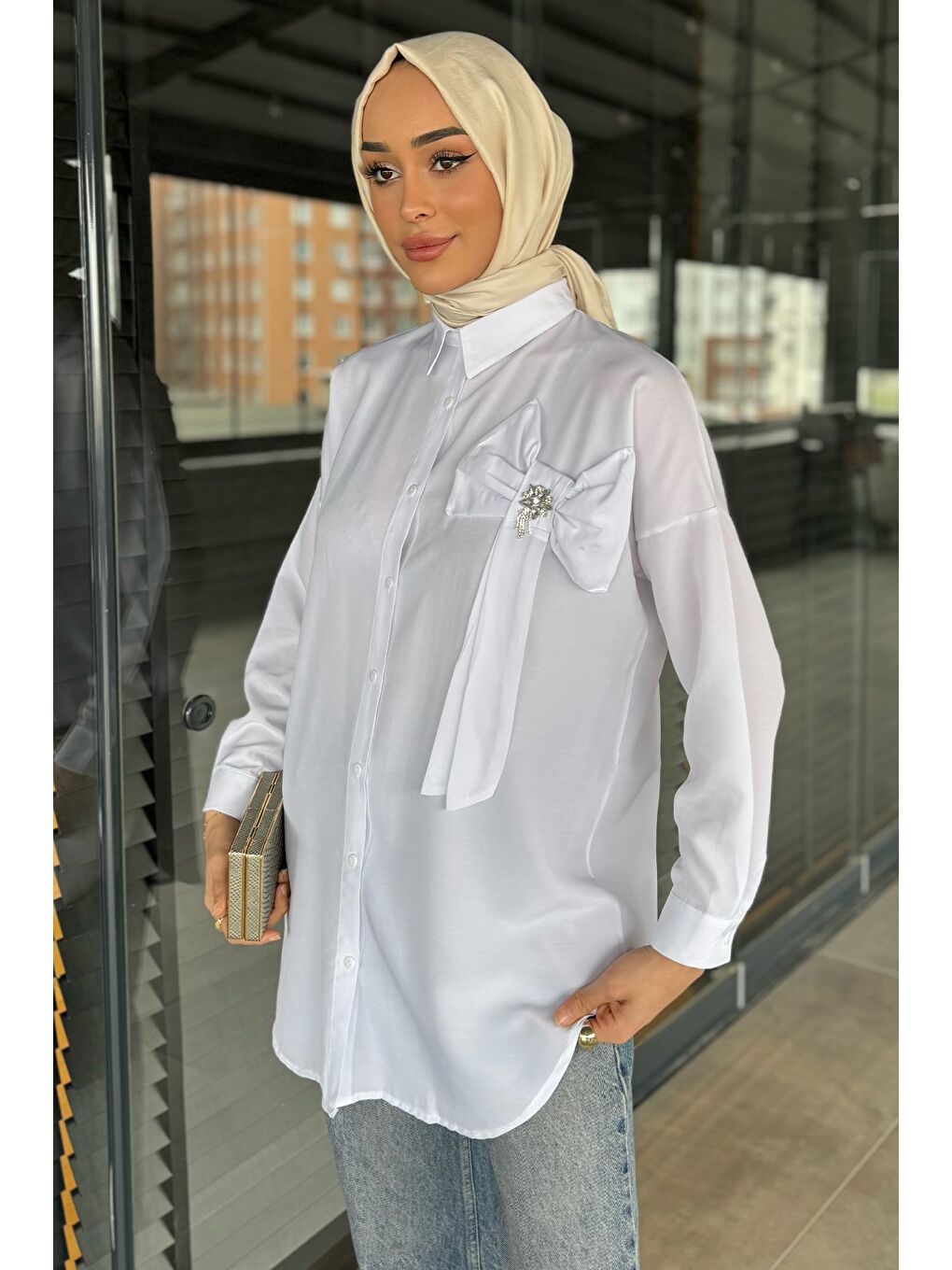 Beyaz Kurdele Detaylı Taşlı Tesettür Tunik-1