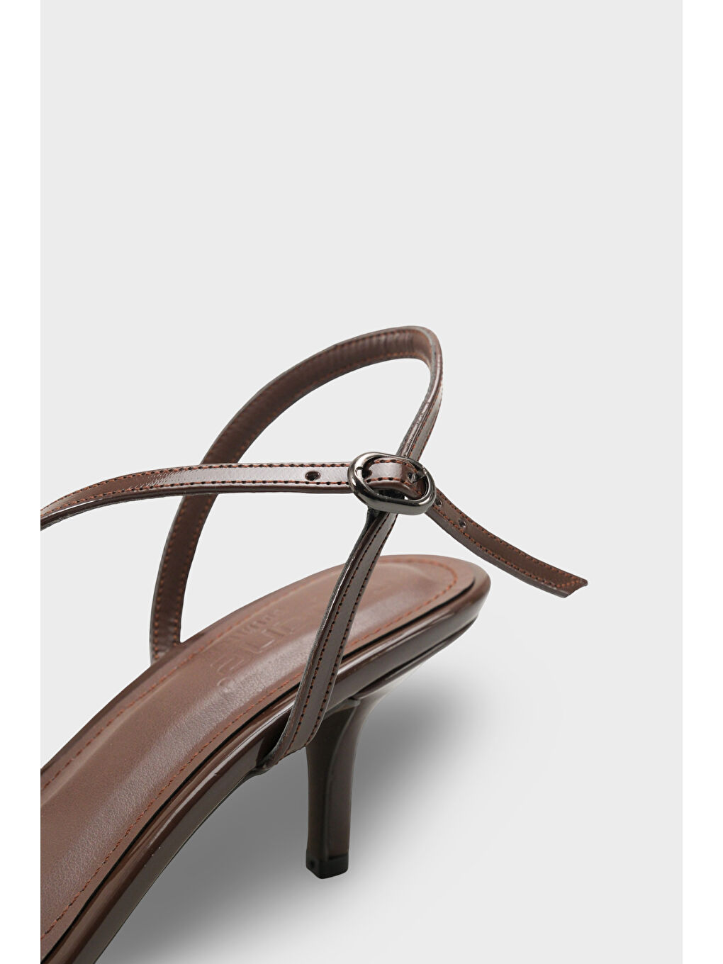 Kahverengi Vanna Yuvarlak Burunlu Bantlı Orta Topuklu Kadın Ayakkabı-3