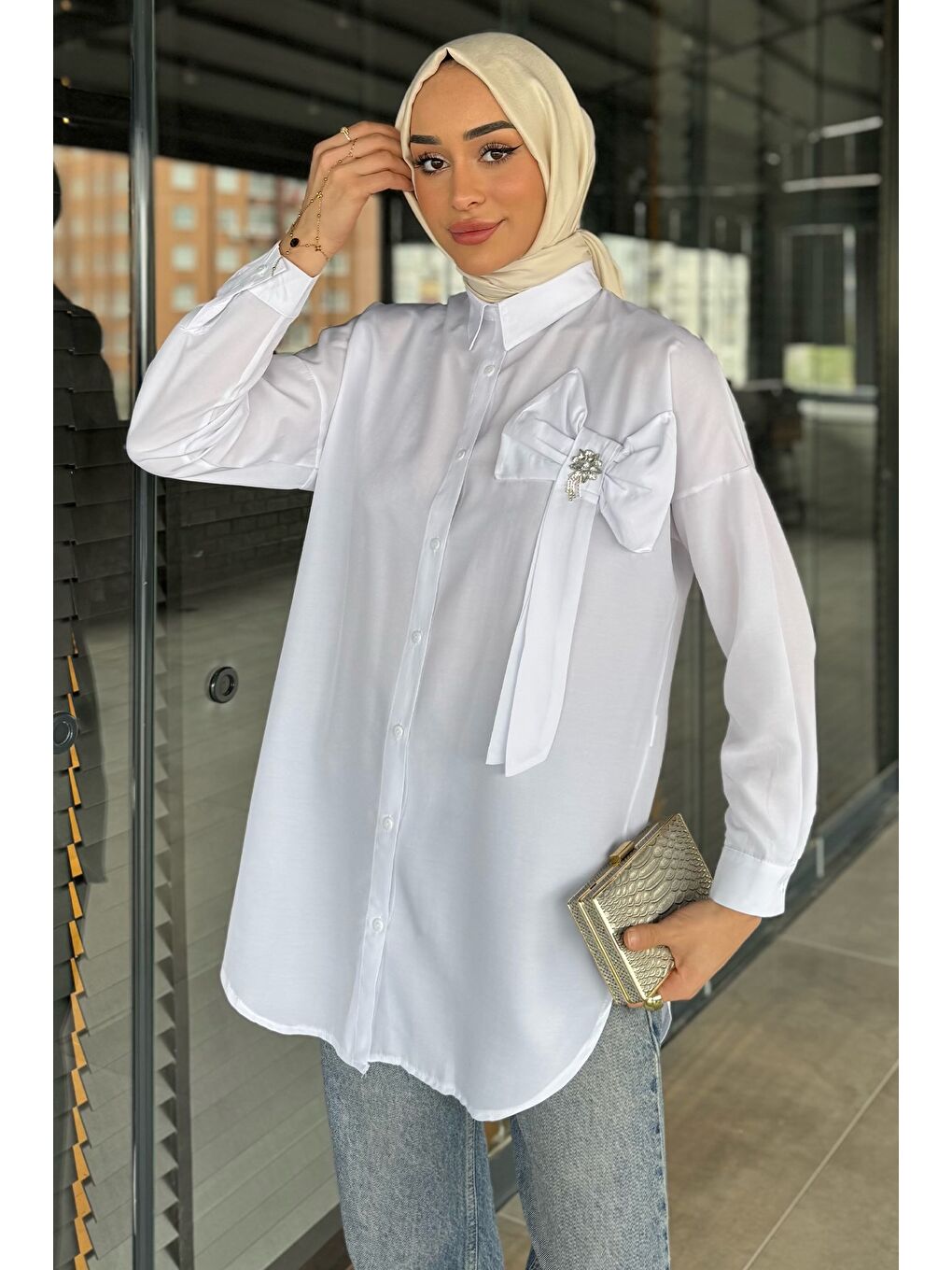Beyaz Kurdele Detaylı Taşlı Tesettür Tunik-2