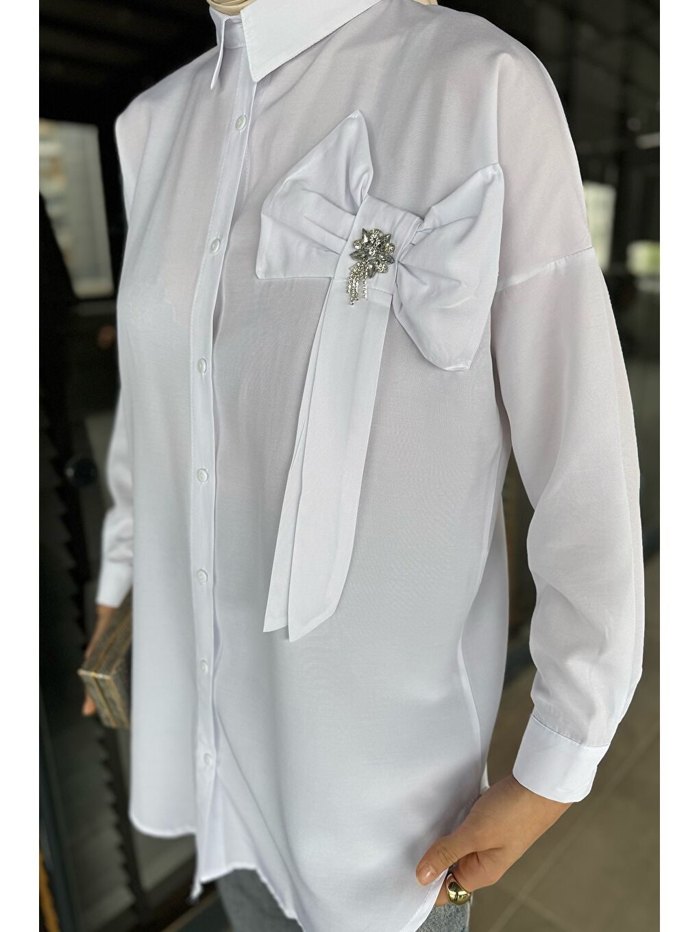 Beyaz Kurdele Detaylı Taşlı Tesettür Tunik-4