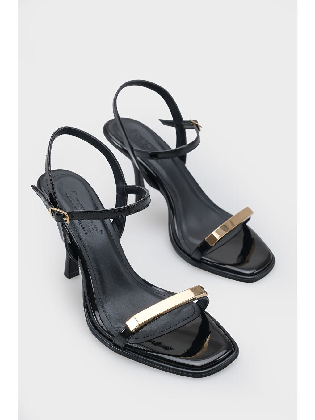 Siyah Reggi Küt Burunlu Metal Tek Bantlı Orta Topuklu Bilekten Bantlı Kadın Ayakkabı-1