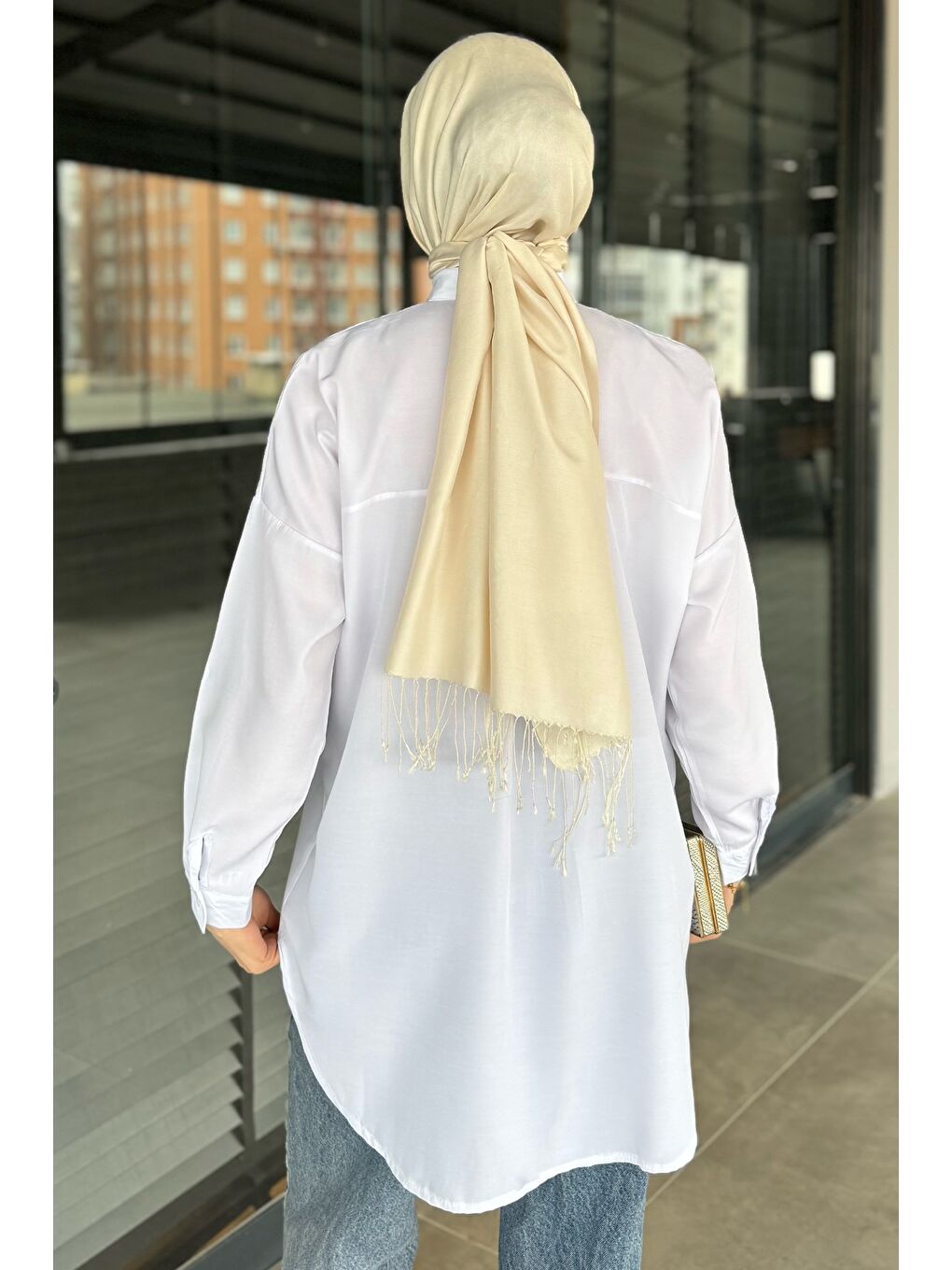 Beyaz Kurdele Detaylı Taşlı Tesettür Tunik-7