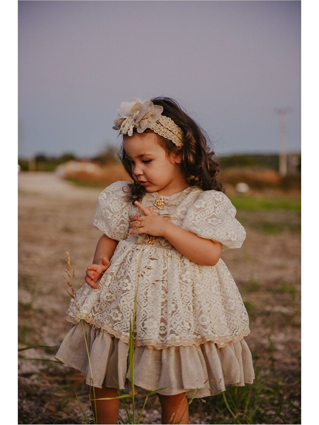 Bej Dantel İşlemeli Prenses Model Kabarık Kız Çocuk Elbisesi_M2405-2