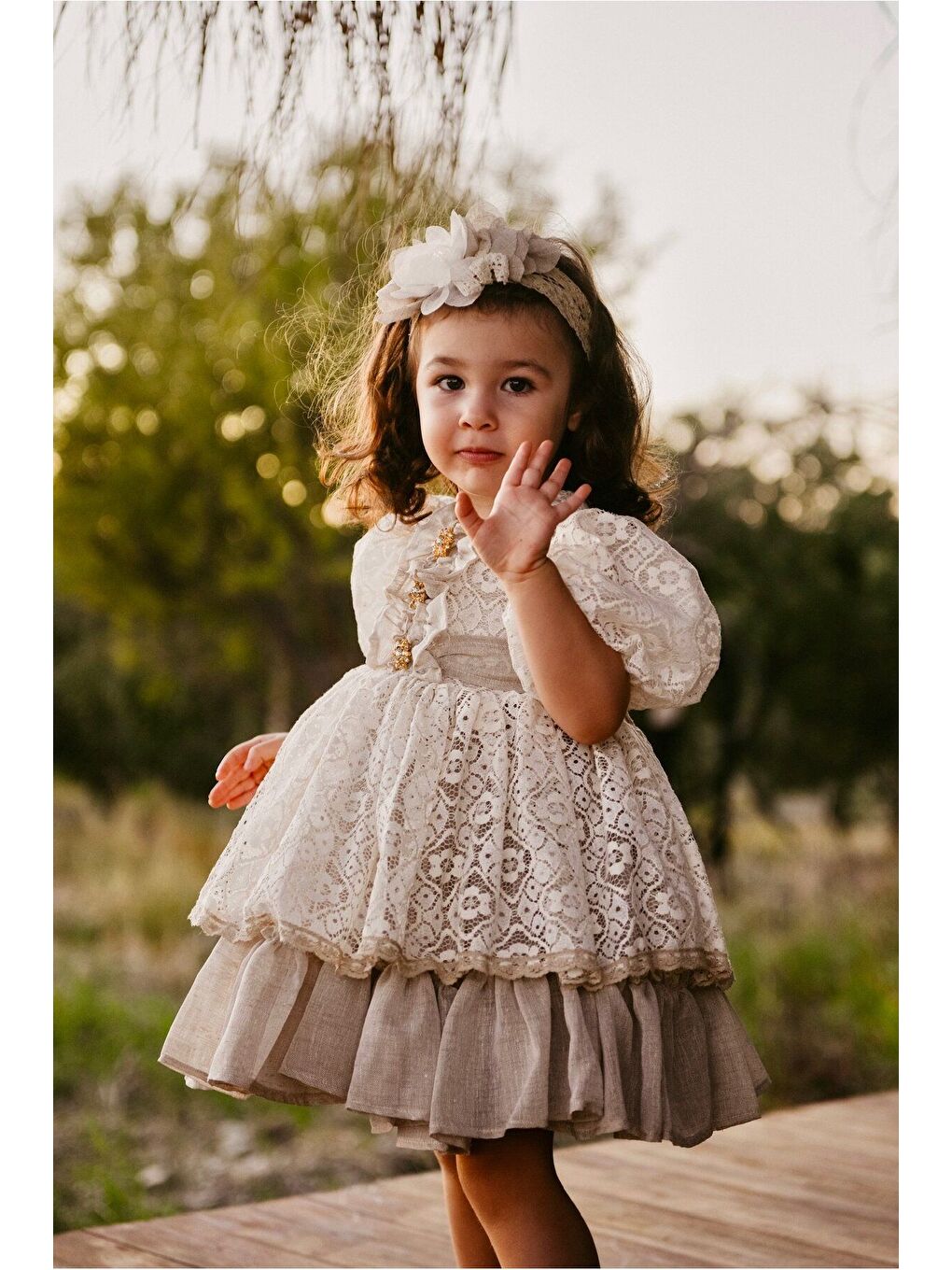 Bej Dantel İşlemeli Prenses Model Kabarık Kız Çocuk Elbisesi_M2405-3