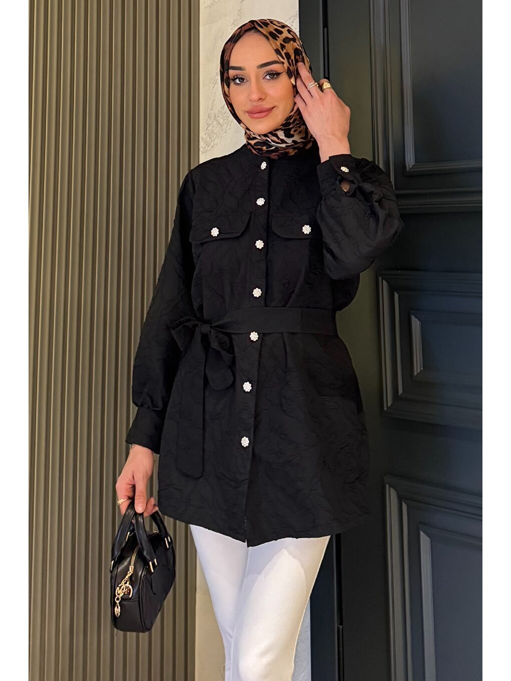 Siyah Kadın Kabartma Desenli Kuşak Detaylı Tesettür Gömlek Tunik