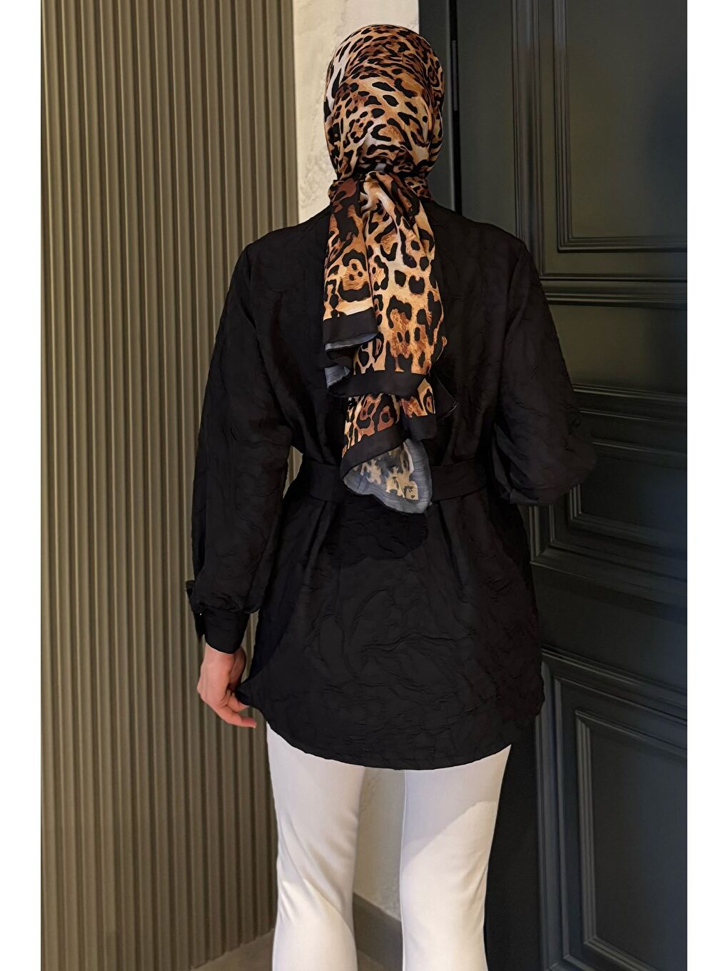 Siyah Kadın Kabartma Desenli Kuşak Detaylı Tesettür Gömlek Tunik-6