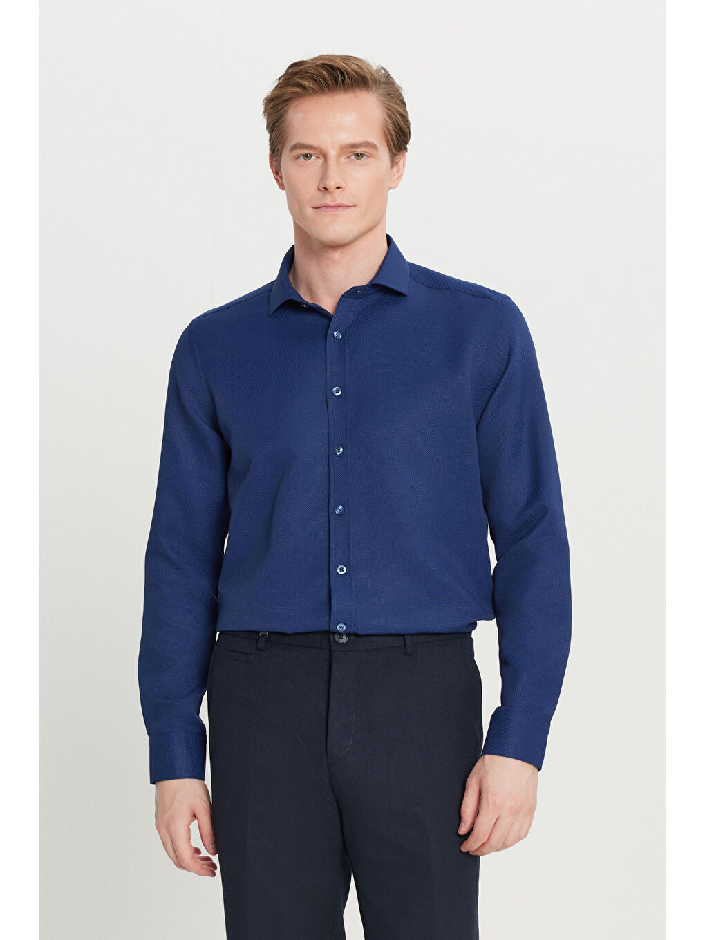 Erkek Lacivert Pamuklu Tailored Slim Fit Dar Kesim Küçük İtalyan Yaka Armürlü Gömlek