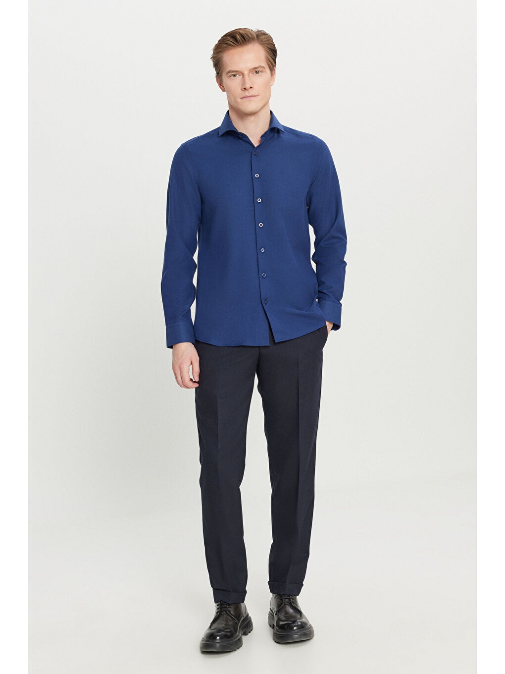 Erkek Lacivert Pamuklu Oxford Tailored Slim Fit Dar Kesim Küçük İtalyan Yaka Armürlü Gömlek-1