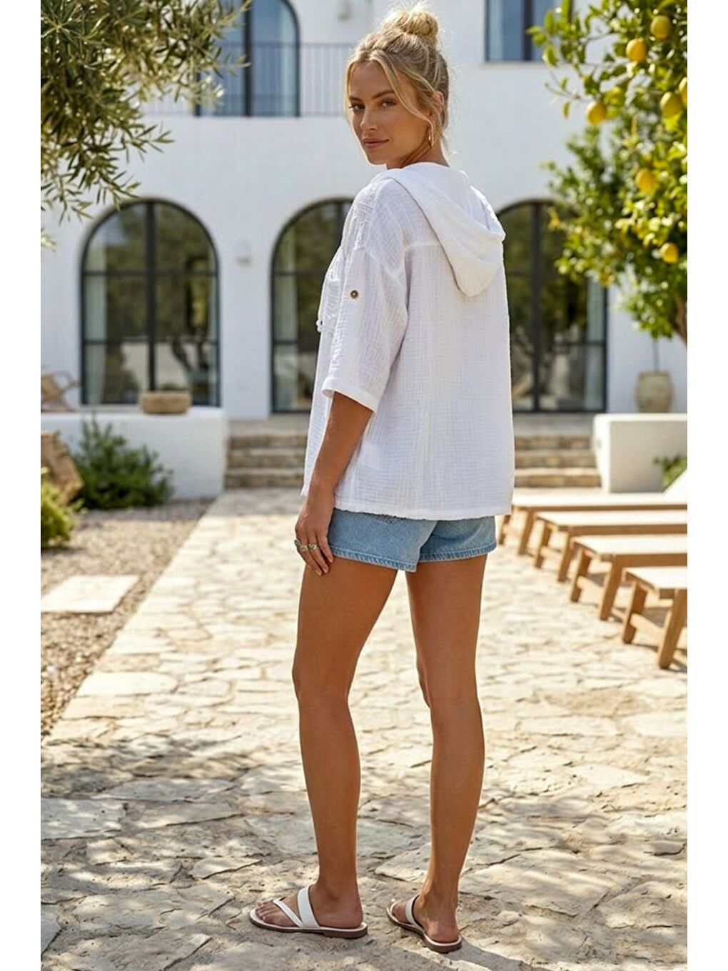 Beyaz Kapüşonlu Kısa Kol Çift Cepli Brodeli Etek Ucu Bağlamalı Casual Müslin Dokuma Ceket 63 63-4