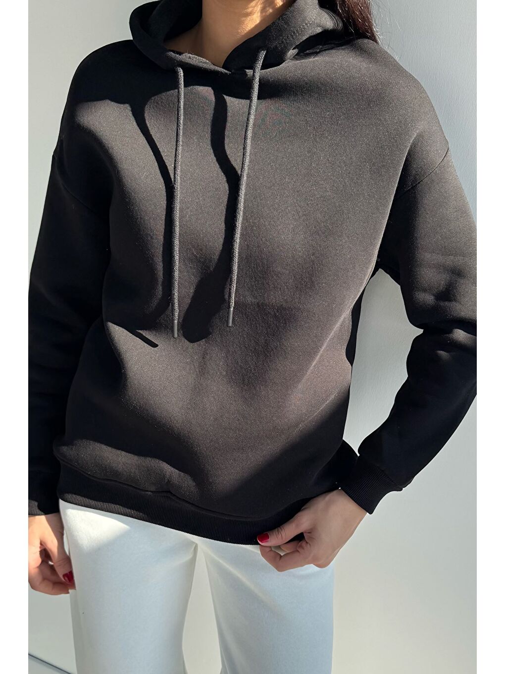 Siyah Kadın Kapüşonlu Şardonlu Basic Sweatshirt-1