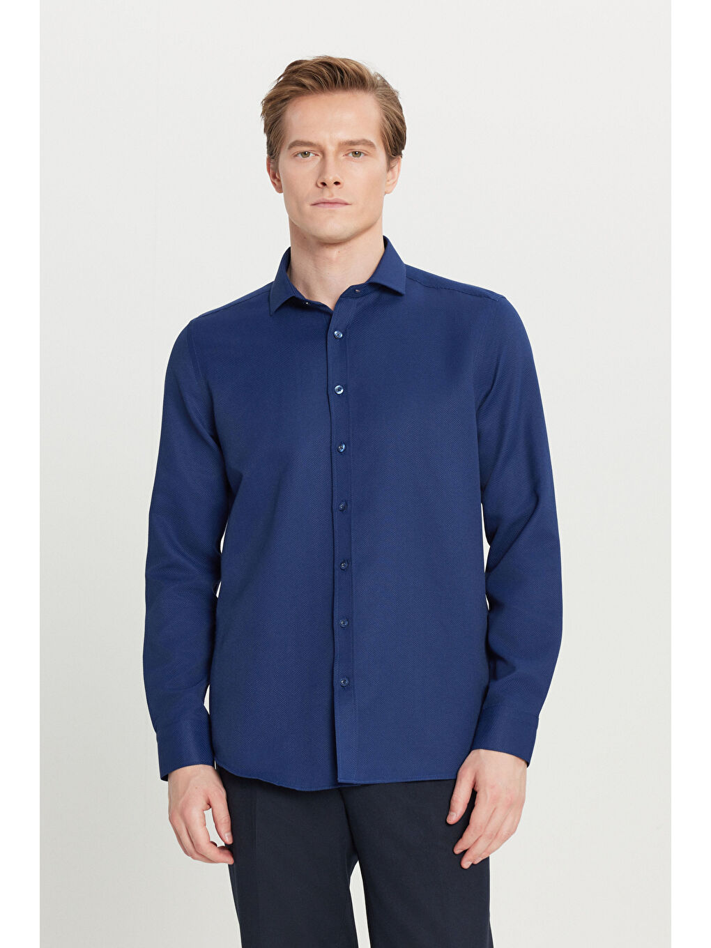 Erkek Lacivert Pamuklu Tailored Slim Fit Dar Kesim Küçük İtalyan Yaka Armürlü Gömlek-2